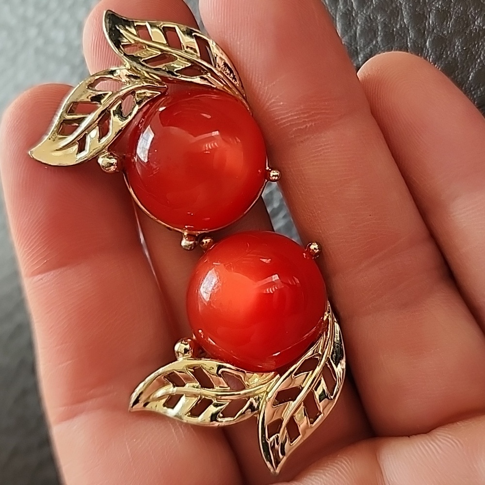 VTG Charel clip on earrings